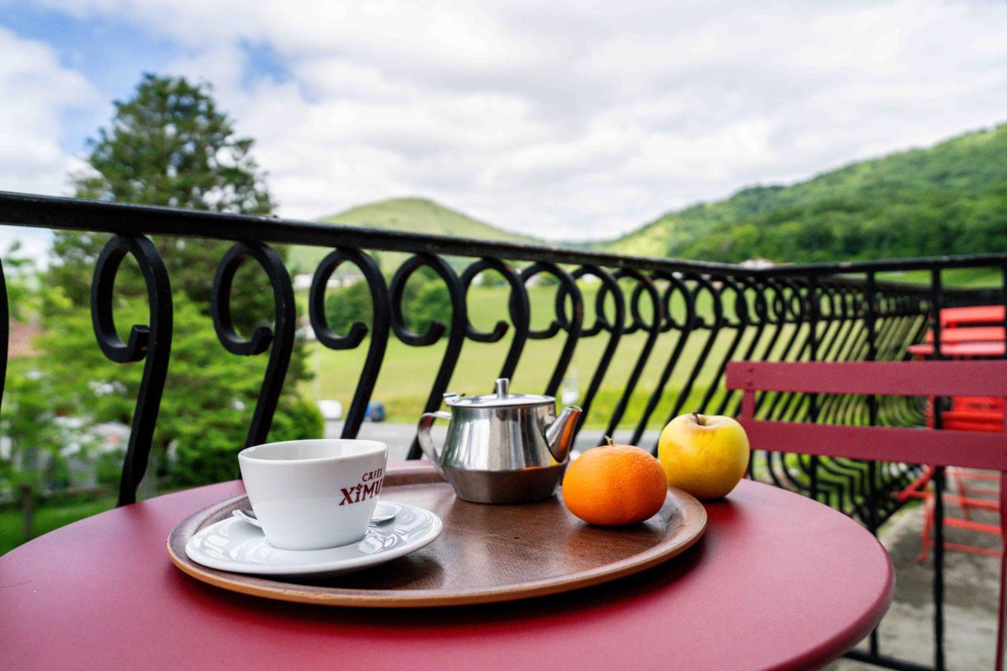 Logis Hotel Restaurant Espelletenia Larceveau-Arros-Cibits Ngoại thất bức ảnh