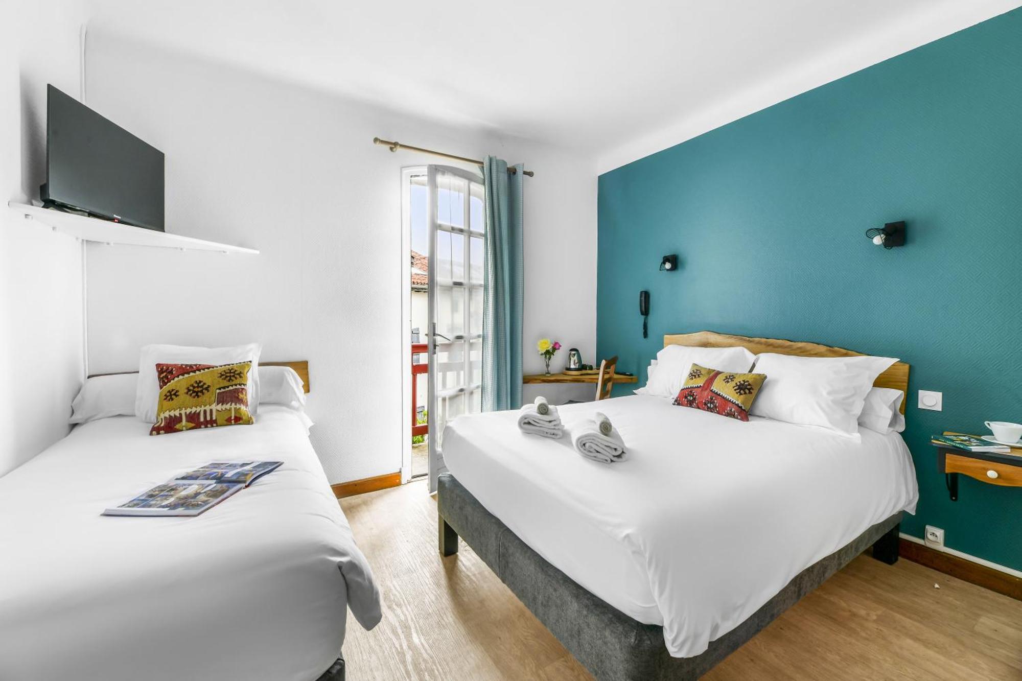 Logis Hotel Restaurant Espelletenia Larceveau-Arros-Cibits Ngoại thất bức ảnh